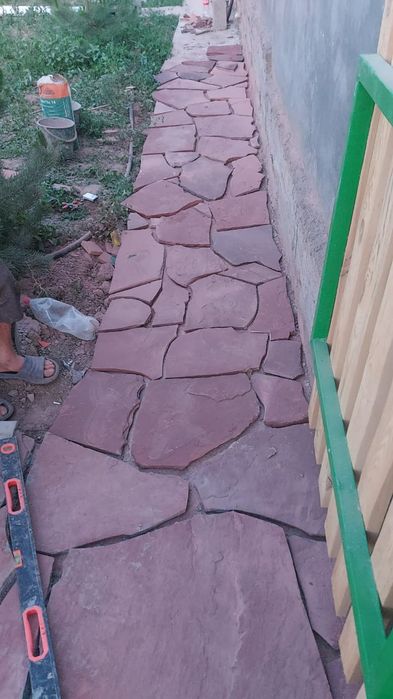 Дикий камень красный