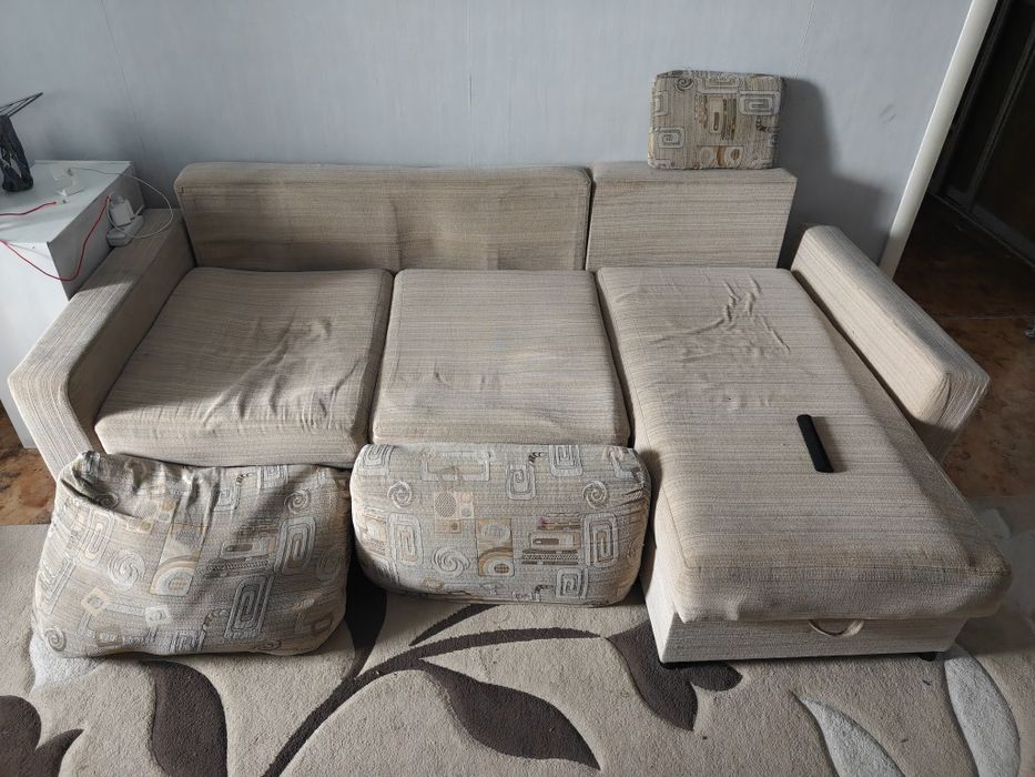 Угловой диванчик