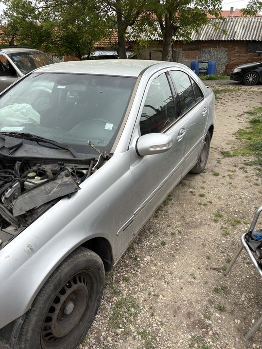 Продава се на части Mercedes c220 2.2CDI 2002