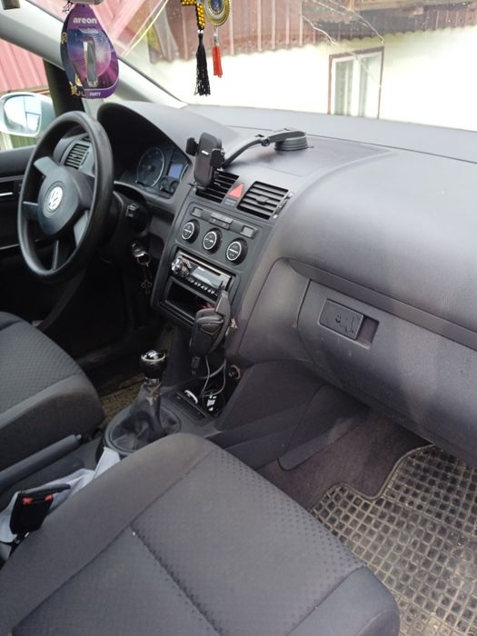Vând Touran 1.9 tdi