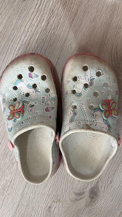 Отдам даром обувь