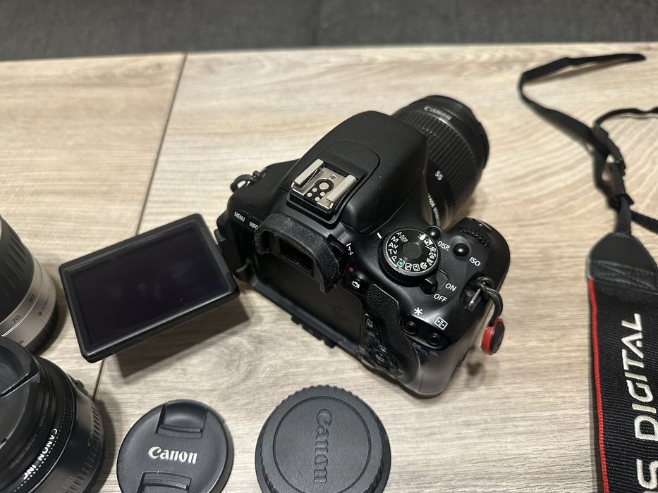 Фотоапарат Canon 600D с няколко обектива