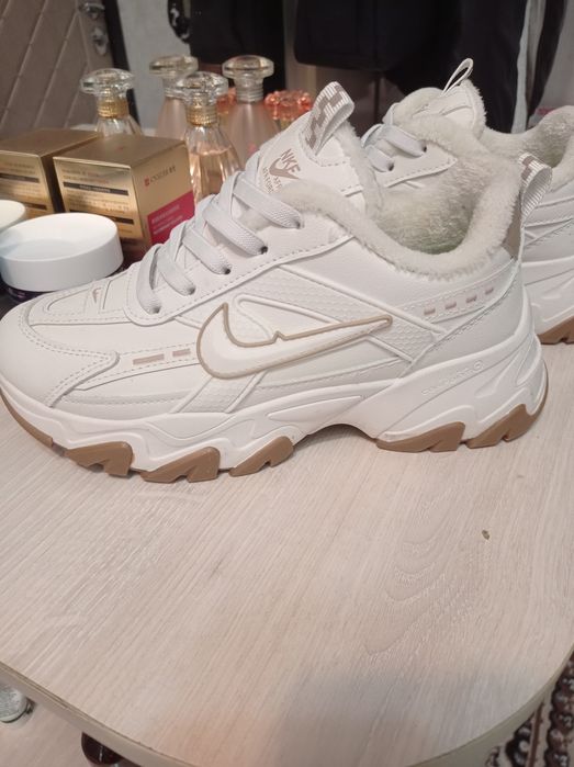 Продам женскую обувь