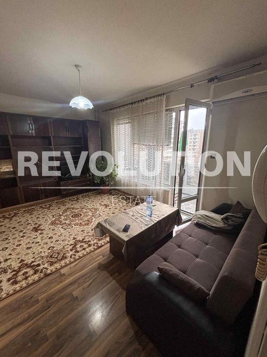 Тристаен апартамент в района на кв. Кючук Париж