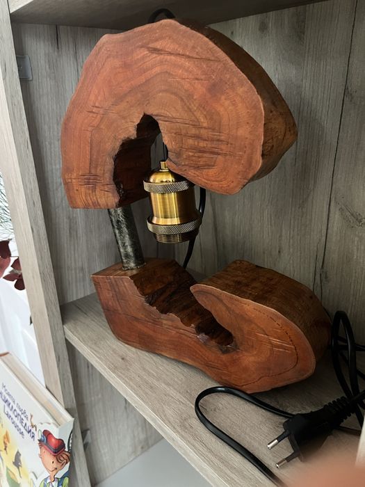 Настолна лампа.