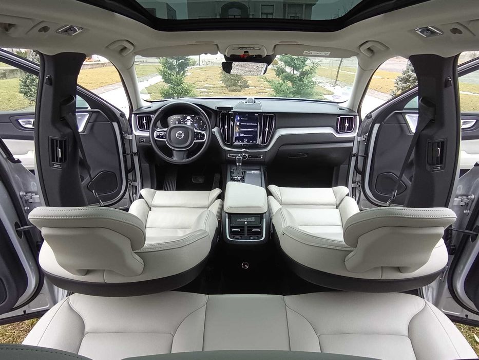 Volvo XC60 -D5-AWD R-BENZINA 250 Cp 2018 Automata Rate Cash Schimb