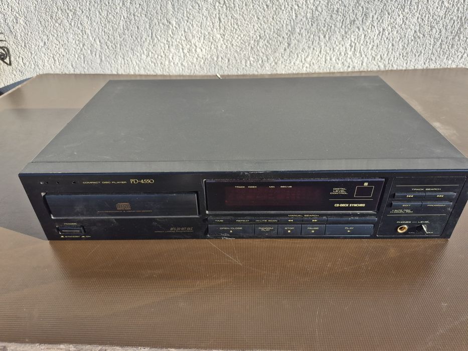 Vând compact disc pleyer marca Pioneer model PD-4550,made in  Singapor