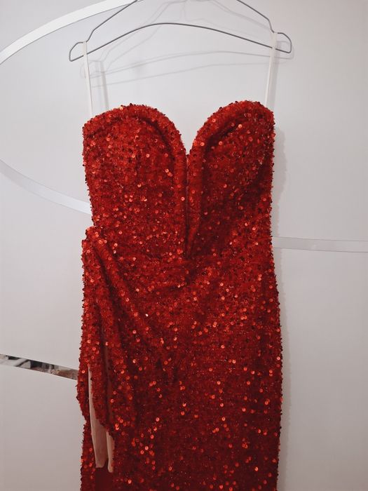 Rochie roșie superba