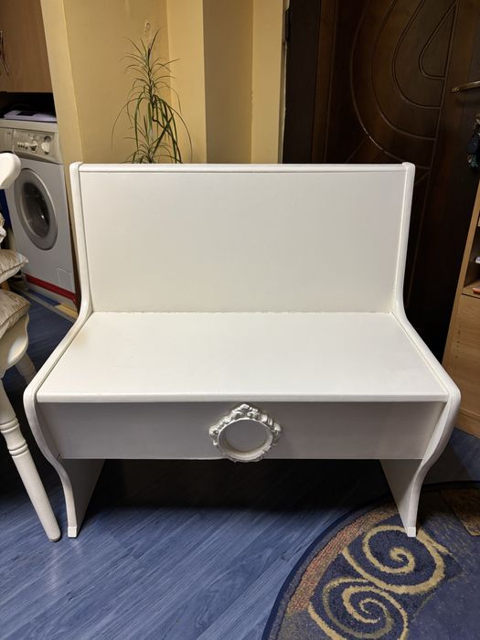 Set Mobilier Hol / Waiting Room: Bancă Lăsadă + Scaun Alb + 2 Fotolii Maro