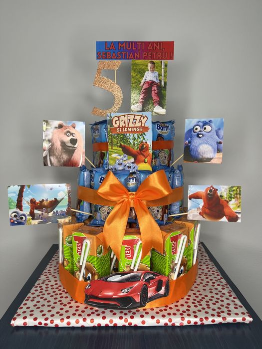 Tort din dulciuri ambalate