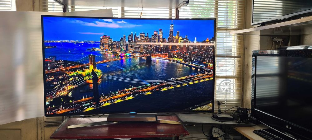 55 инча Samsung UE55HU8590 - 4K /Ultra HD/ Smart TV/ Wi-Fi/ Curved Panel- премиум модел