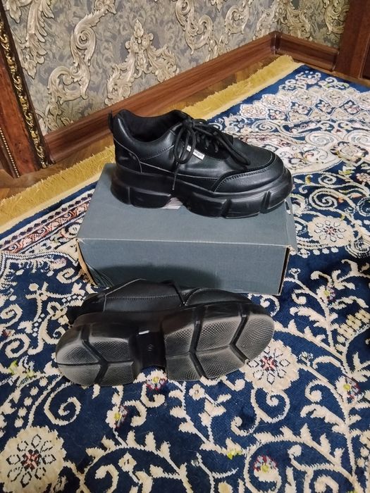 Черные кроссовки размер 37