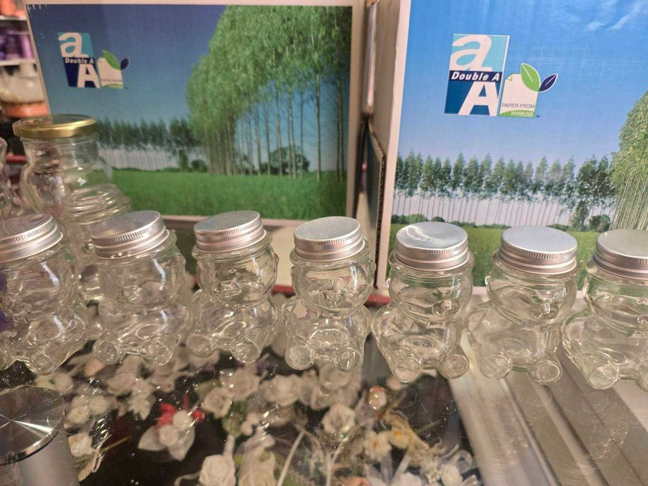 Стъклени шишета и бурканчета