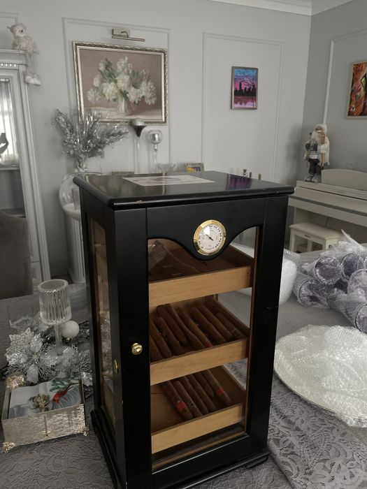 Шкаф для сигар, деревянный