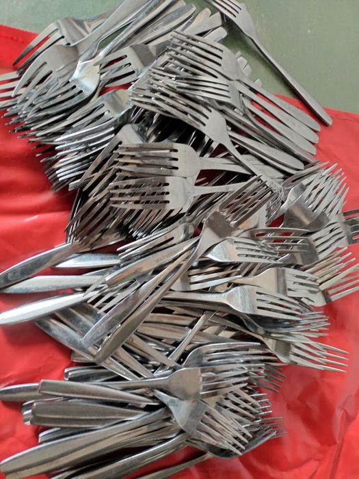 Продается стол круглый