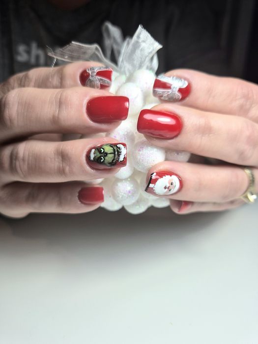 Manichiura semi/gel si pictura pe unghii