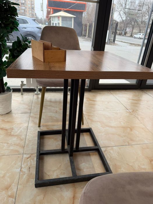 Столы,стулья,диван