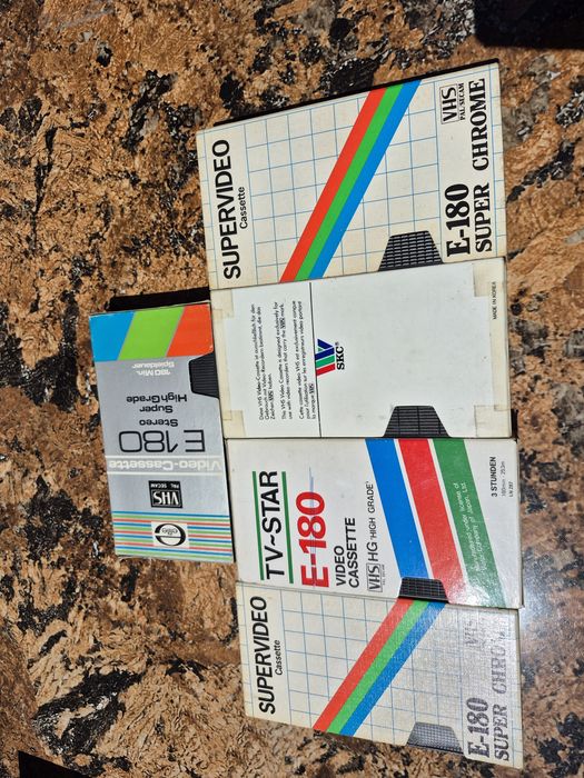 Vând 18 casete video VHS originale BRILLIANT, SKC,TV-STAR,ITS,NIPPON de 180 minute colectie de filme

- Lot 12 casete video VHS originale , cu colecți