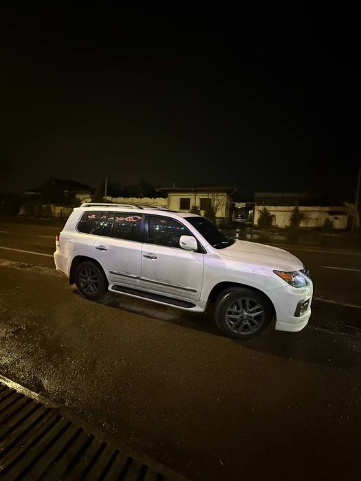 Продаётся Lexus LX570 в идеальном состоянии