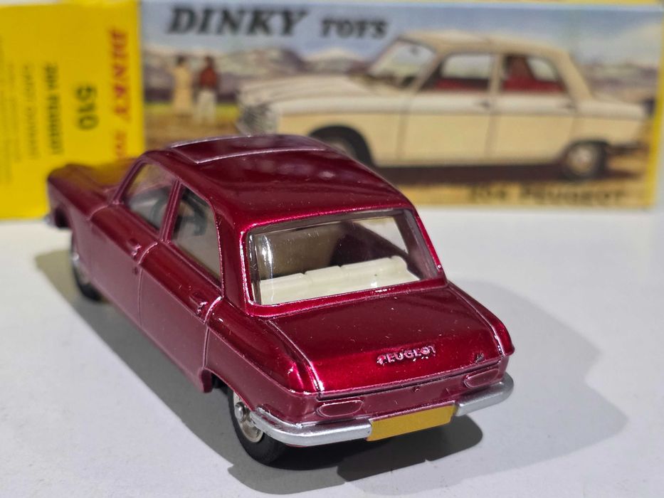 Macheta Auto Colectie 1/43 Dinky Toys Reeditie Atlas Peugeot 204