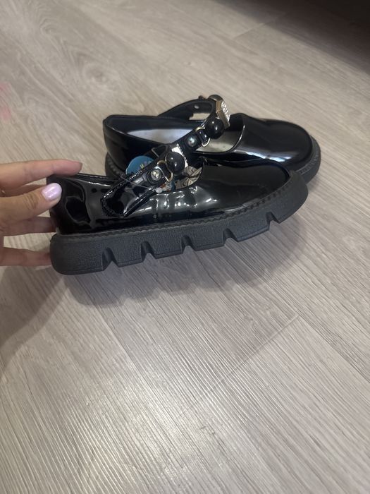 Продам детские туфли