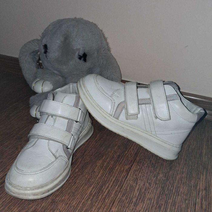 Продам туфли и кросовки для девочки