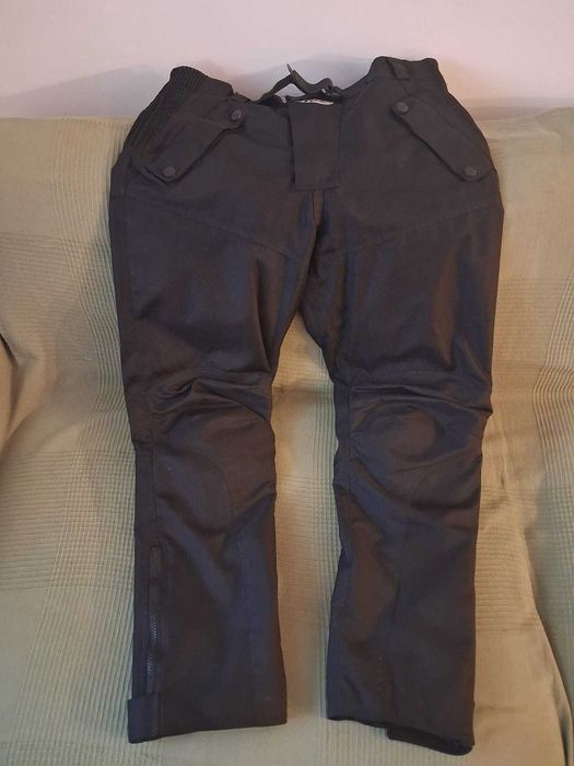 Vand echipament motocicleta (casti, geaca, pantaloni)