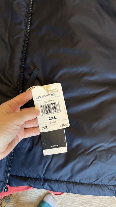 Продам куртку новую адидас