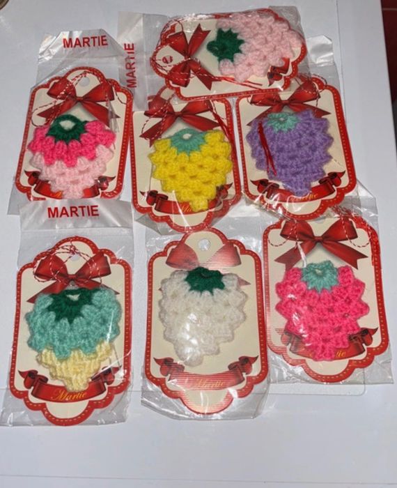 Mărțișoare croșetate tip breloc