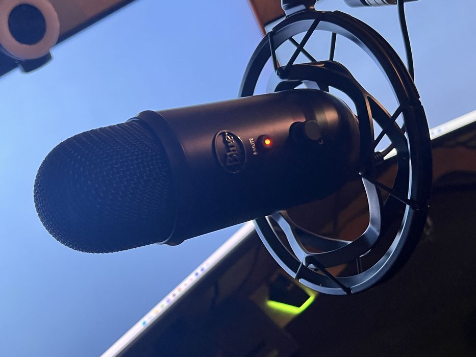 Микрофон Logitech Blue Yeti ( 1 година гаранция )