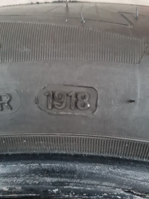 Зимни гуми 2 броя GOODYEAR UltraGrip 215 60 R16 дот 1918