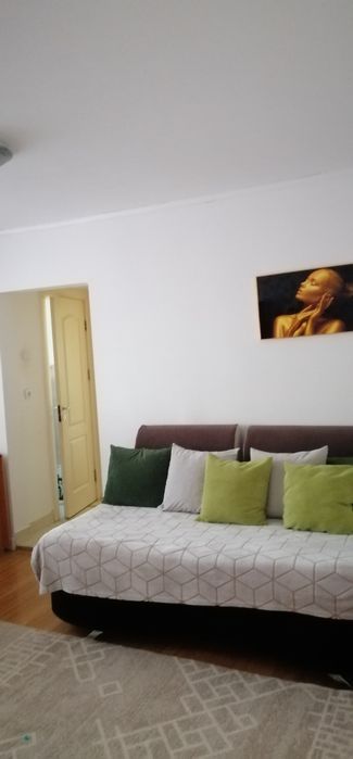 Vand apartament 3 camere semidecomandat