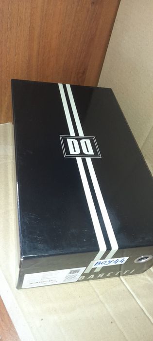 Продам кроссовки кожаный