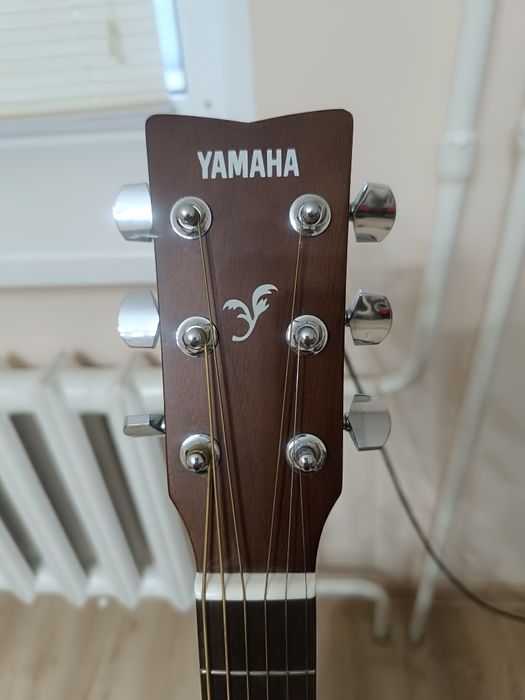Yamaha F310. Гитара, стойка, чехол.
