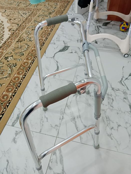 Продам ходунки новые