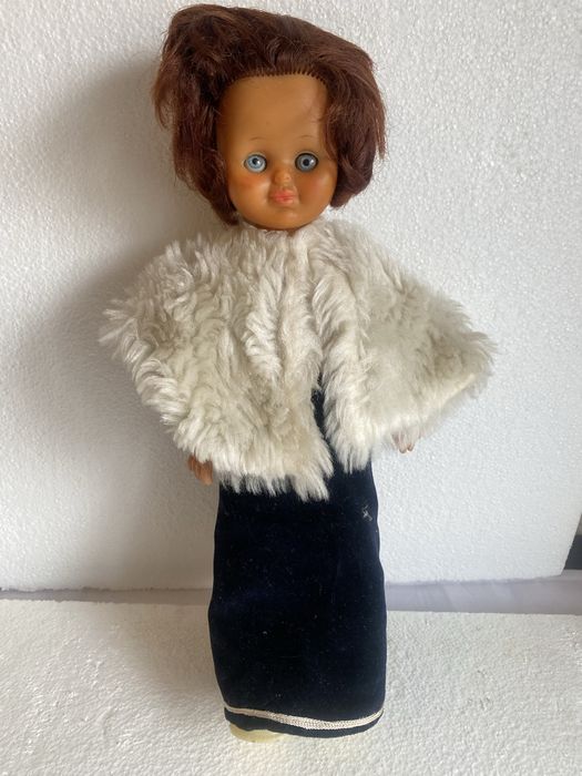 Papusa roscata cu ochi albastri