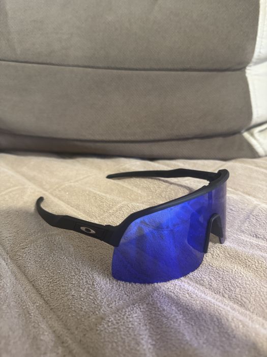 Спортни очила Oakley Sutro
