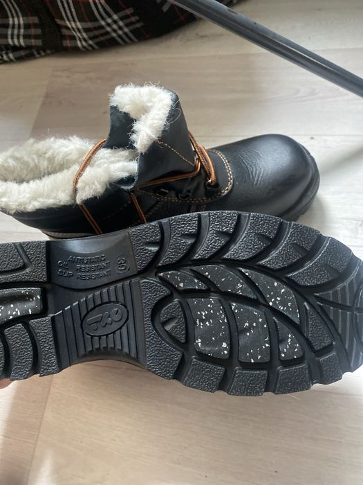 Зимние ботинки теплые новоые