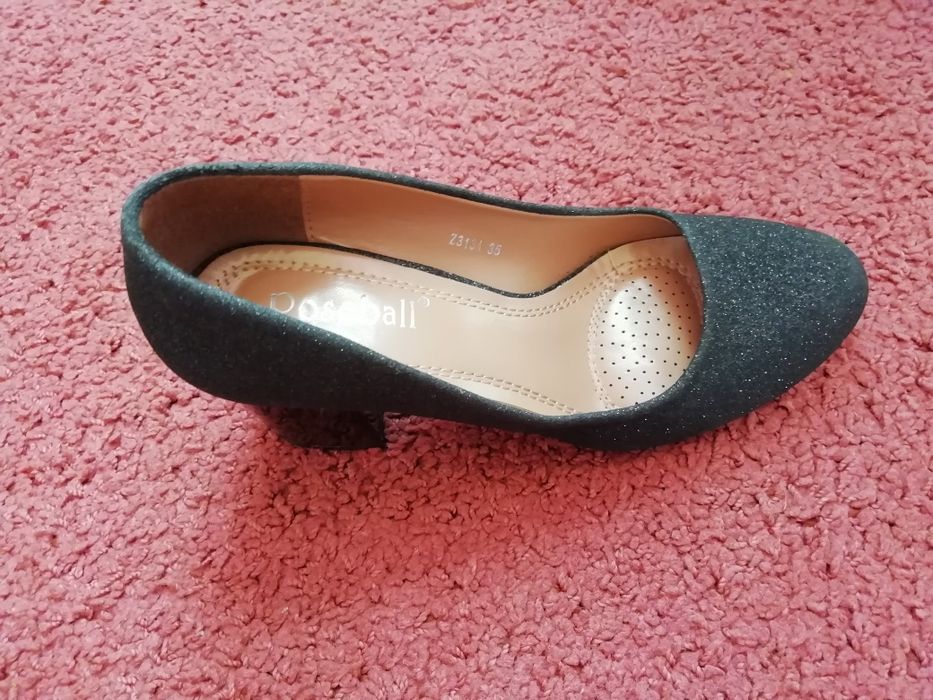 Продам женские туфли.