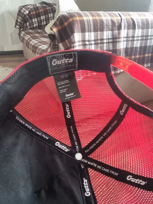 Gutta bull red cap