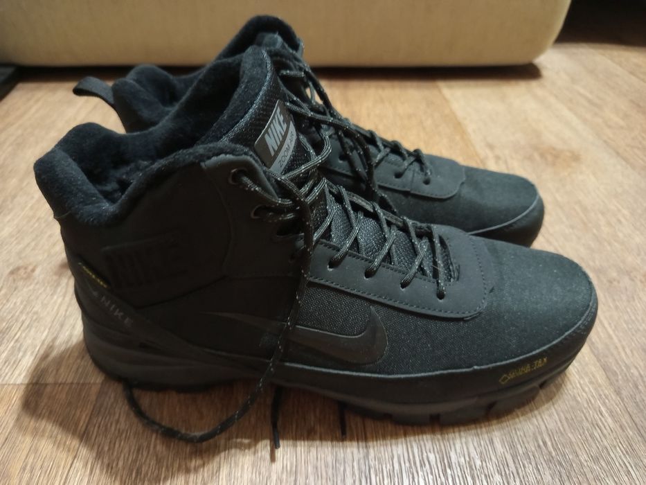 Продам новые зимние кроссовки