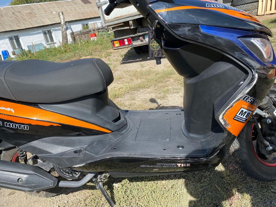 Продам скутер м8