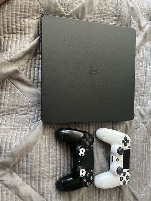 Playstation 4 + 2 геймпада