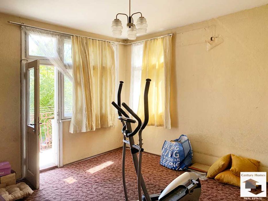 105595 Очарователна триетажна къща с гараж и двор във Велико Търново