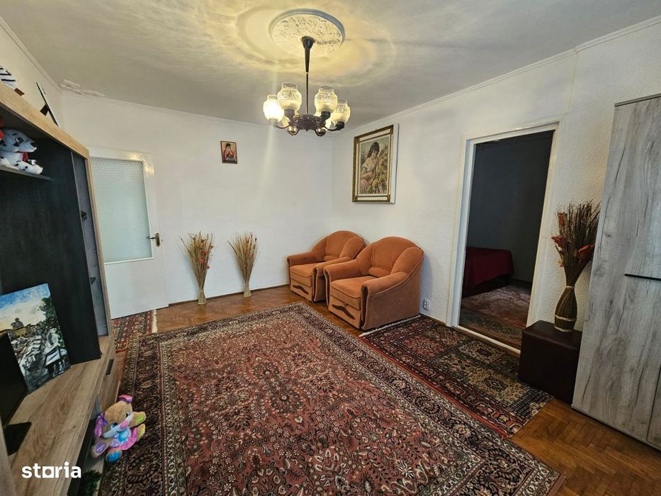3 camere, zona Smirodava, etaj 1, mobilat și utilat, balcon