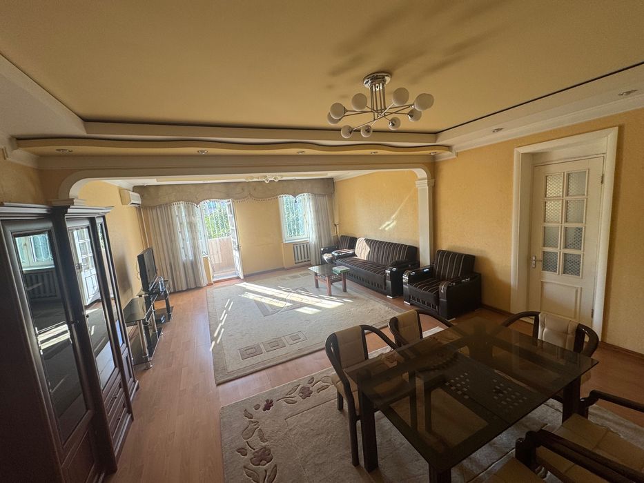 Своя квартира (4/4/12) в банковском доме напротив Гламур на Нукусской