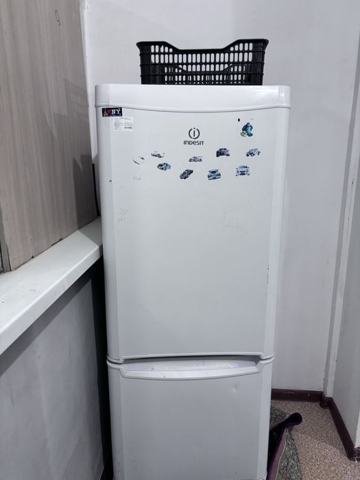 Холодильник indesit