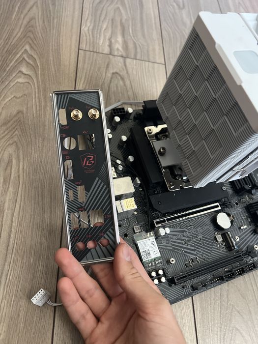 Продам мат плату Asrock b760M Phantom Gaming DDR5 wifi