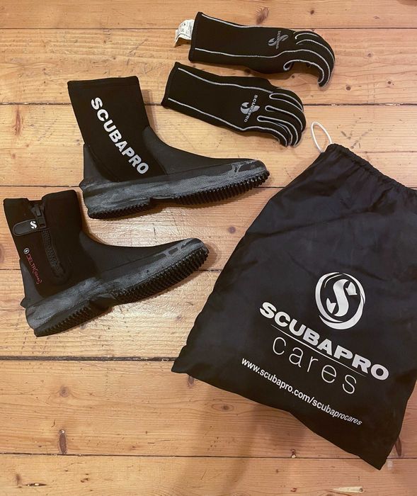 Echipament complet Scuba Diving
* Costum + Ghete + Manusi