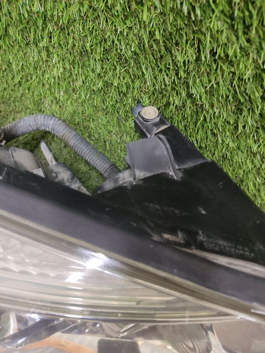 Фары Toyota RAV4